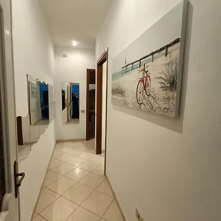 La Casa Di Tina A 20 Metri Dal Mare Апартаменты *